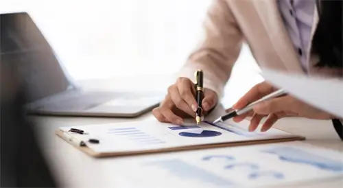 带有消失含义的女